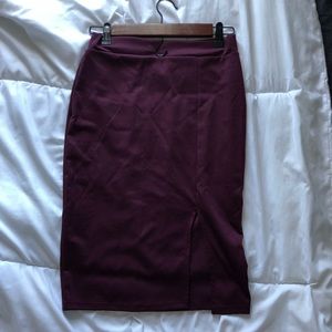 ❗️SOLD❗️Maroon pencil skirt